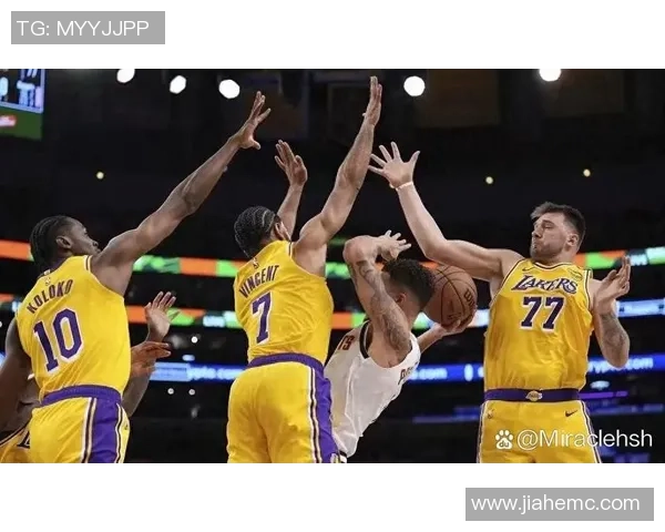 湖人对决雄鹿精彩全场集锦回顾,感受篮球盛宴的激情与魅力 湖人对决雄鹿精彩全场集锦回顾,感受篮球盛宴的激情与魅力